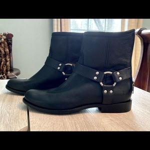 New Frye women’s leather moto boots size 9